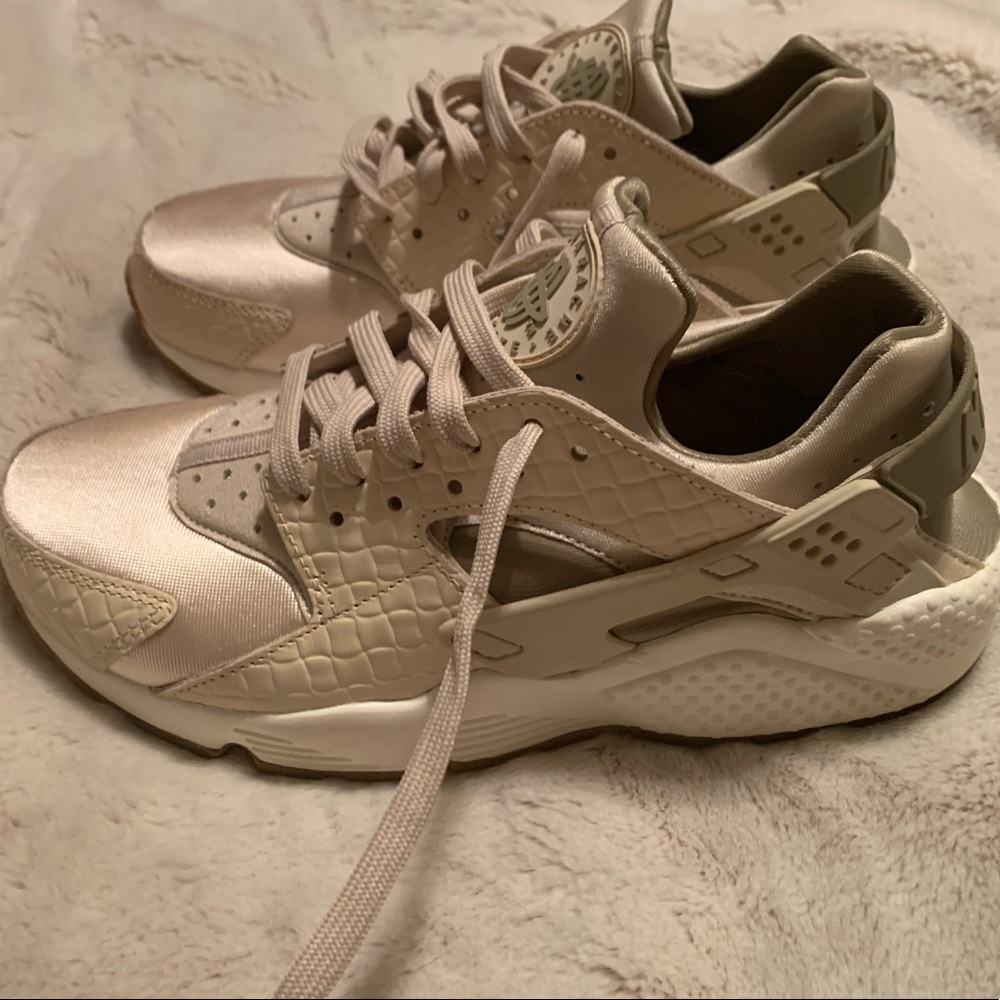 Nike air huarache sneaker